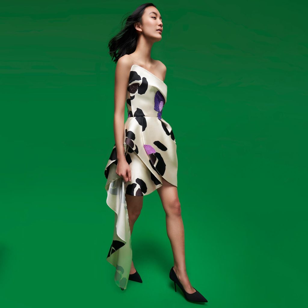Short dress with drape on bust and tulip shaped skirt and tail, in print and sequined print.