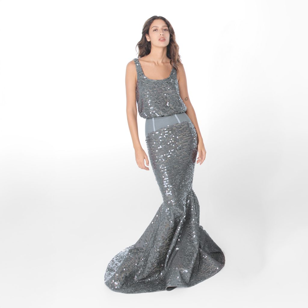 Scooped neckline bust with corseted waist and fitted skirt with exaggerated bottom.